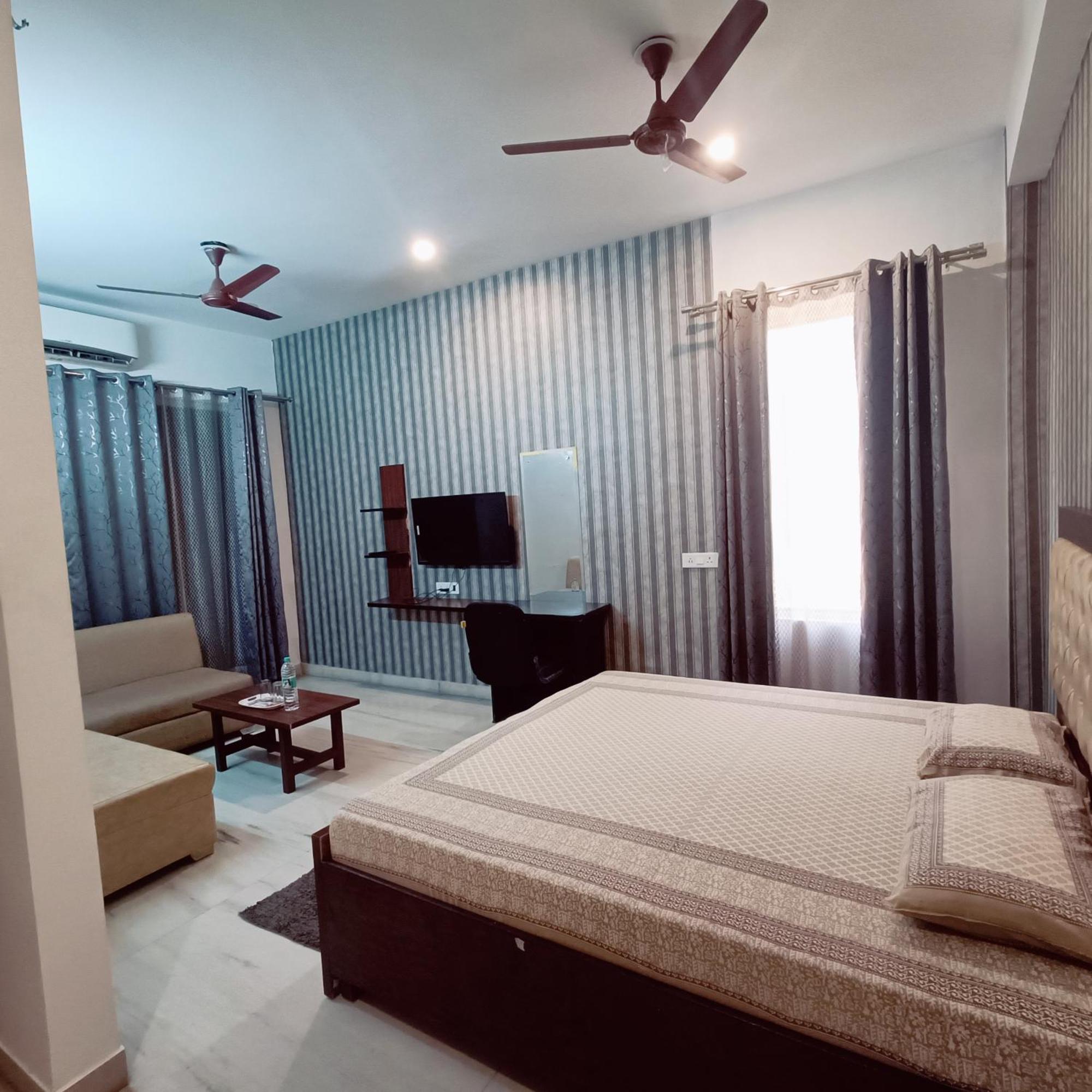 Mi Casa Sector 47 Appartement Gurgaon Buitenkant foto